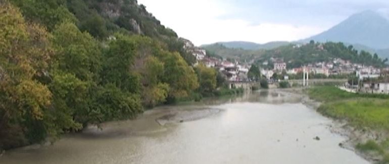 U fut për t’u larë në lumë, mbytet 7-vjeçari, policia nxjerr trupin e pajetë