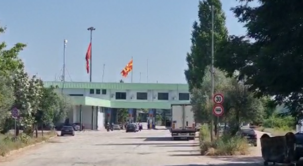 Rinis kalimi i punëtorëve sezonalë drejt Maqedonisë së Veriut në Qafë Thanë