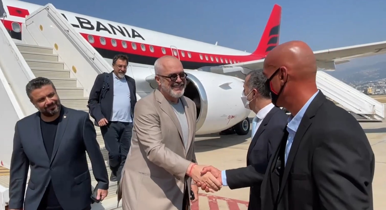 Rama dhe Çuçi në Liban, shpëtohen nga kampi Al Hol 4 gra dhe 15 fëmijë: Nesër në Shqipëri