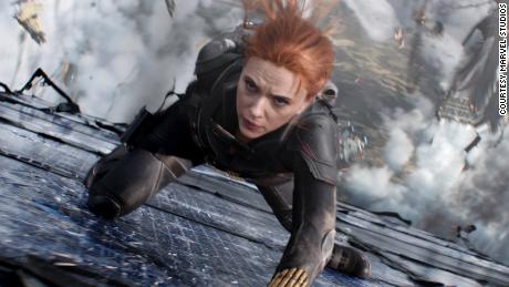 Scarlett Johansson padit Disney për publikimin e &#8220;Black Widow&#8221; në Disney +