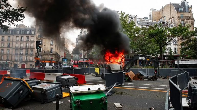 Vaksina anti-Covid e detyrueshme, francezët ngrihen në protestë