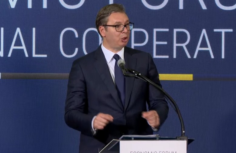 “S’jemi torollak e naivë!”, Vuçiç nga Shkupi: Ta lëmë pas të shkuarën, vendosim vetë për veten