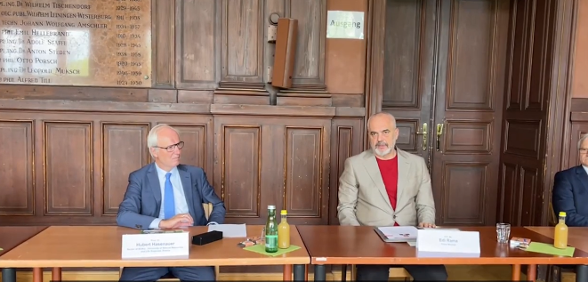 Rama në Vjenë: Synojmë njehsimin e diplomave me universitetet europiane