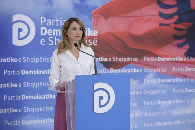 Tabaku: Vendi i zhytur në korrupsion, 1 në 3 tendera jepen pa garë