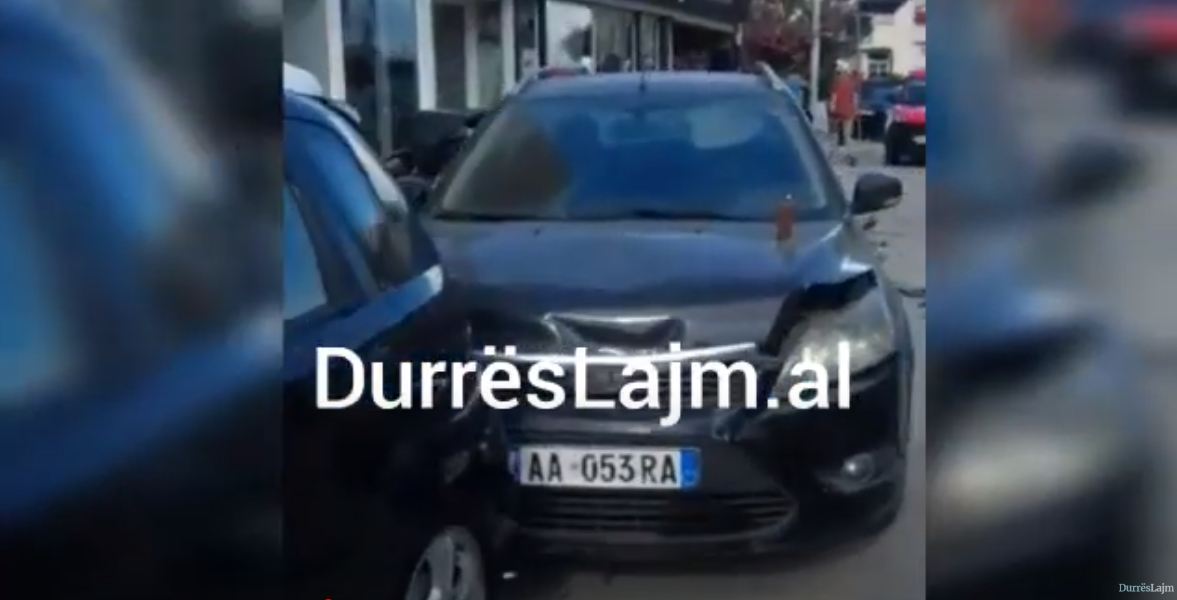 Aksident masiv në Durrës, 5 makina përplasen me njëra-tjetrën (VIDEO)