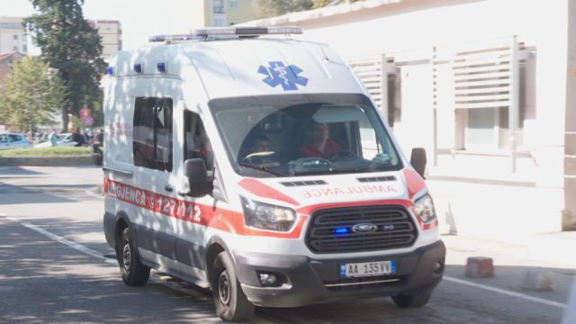 Gjendet i pajetë një person në banesë, dyshimet e para