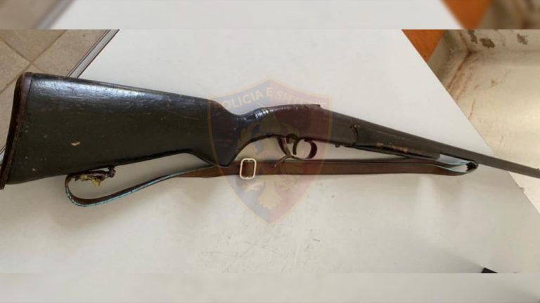 Konflikt për pronën, kanosi me armë një familje, vihet në pranga 30-vjeçari (EMRI)