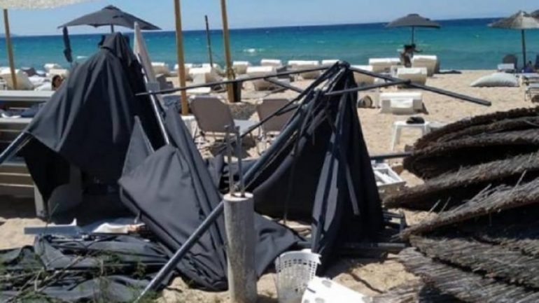 Plazhi goditet nga stuhia e rërës, ka të lënduar