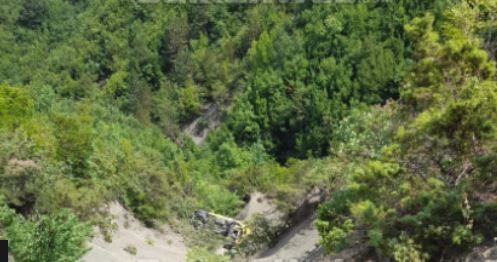 Autobusi bie në përrua, raportohet për 1 viktimë dhe të plagosur