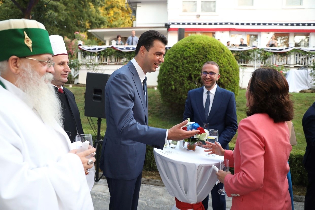 Basha uron ShBA me fjalët e Deklaratës së Pavarësisë: Të gjithë njerëzit janë krijuar të barabartë