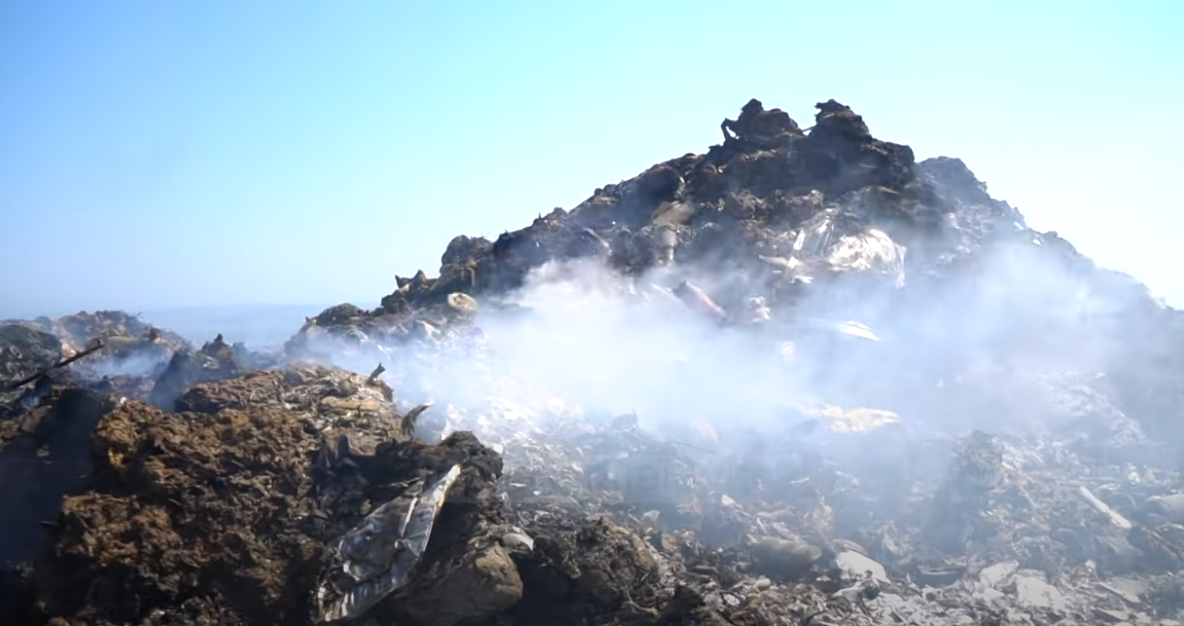 Djegia e plehrave nga bashkia e Kavajës në kodrat e Spilles, prokuroria nis hetimet (VIDEO)