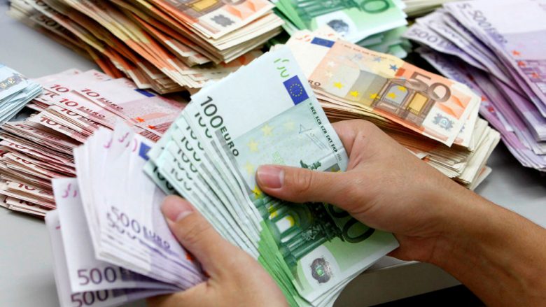 Depozitat e reja në euro, në nivelin më të lartë në pesë vjet