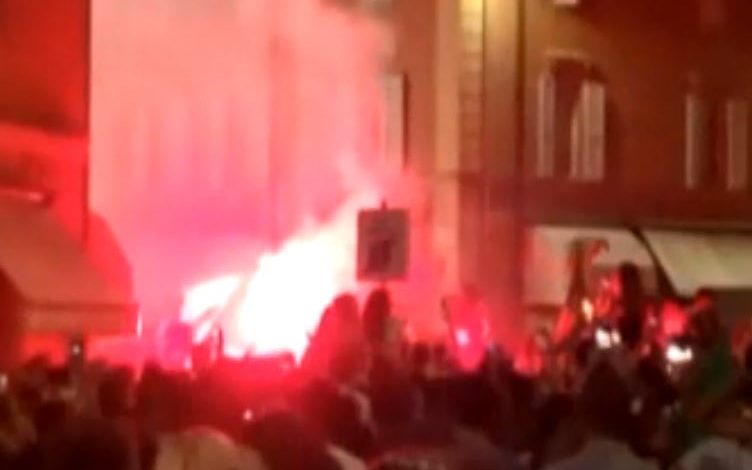 Prangoset i riu shqiptar, pas fitores së Italisë goditi me gurë makinën e policisë