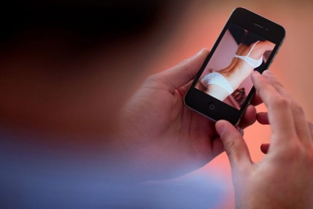 “Më jep 70 mijë euro, mos të publikoj fotot intime!” E reja denoncon të dashurin në polici