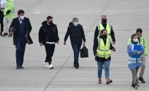 Frikë për Mesin, në aeroport njoftohet alarm për bombë dhe autoritetet detyrohen të…