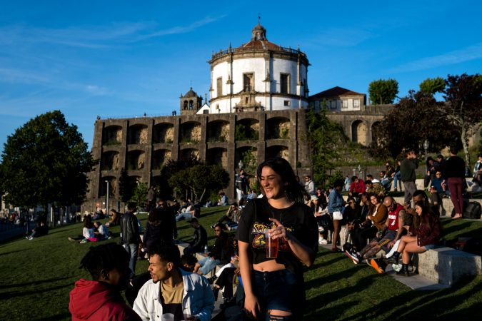 Portugalia rikthen kufizimet për shkak të variantit Delta, shtetrrethim gjatë natës