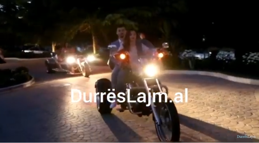 Surprizon maturantja nga Durrësi, në mbrëmjen e maturës mbërrin me “Harley Davidson” (VIDEO)