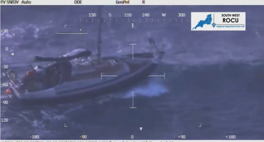 Shqiptarët rrezikojnë jetën për të mbërritur me gomone në Britani (VIDEO)