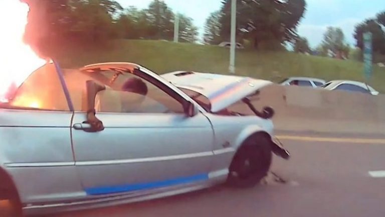 Polici futet në mes të flakëve dhe shpëton 23-vjeçarin që rrezikonte të digjej (VIDEO)