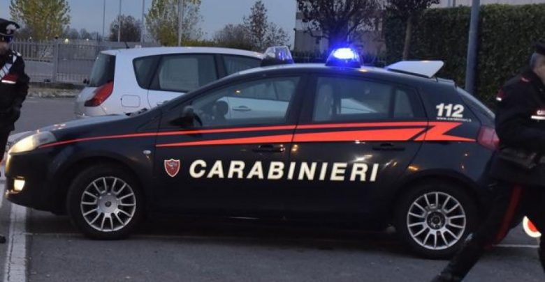 Plagoset rëndë 28-vjeçari shqiptar, kolegu i ngul gërshërët në sy