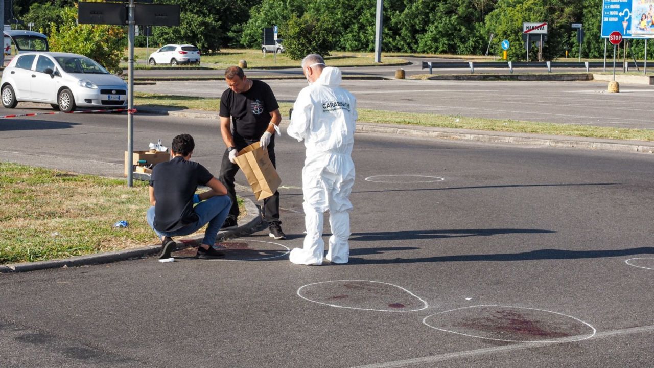 Një shqiptar dhe një italian dhunohen me shkop bejsbolli dhe sende të forta, dërgohen në spital në gjendje kritike