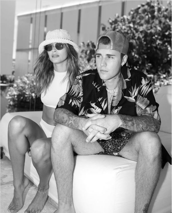 &#8220;Mami dhe babi&#8221;, Justin Bieber postoi këtë foto dhe fansat mendojnë se Hailey është shtatzënë