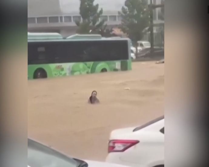 12 persona të vdekur nga vërshimet në Kinë