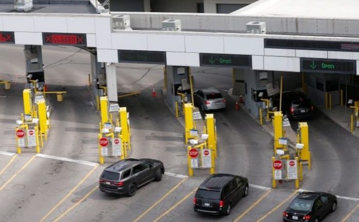 Rriten rastet me COVID-19, SHBA mbyll kufijtë me Kanadanë dhe Meksikën