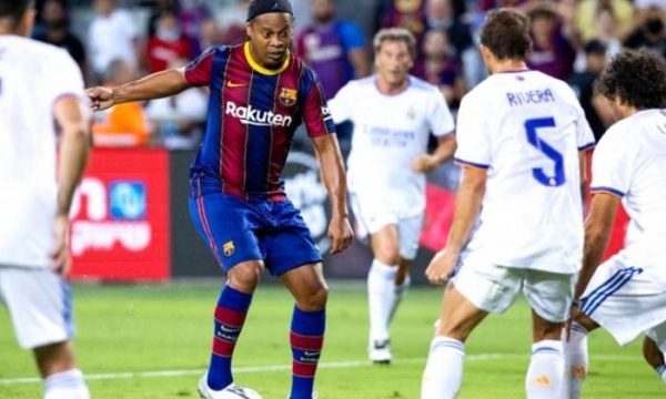 Legjendat e Real Madridit fitojnë kundër legjendave të Barcelonës në një miqësore fantastike