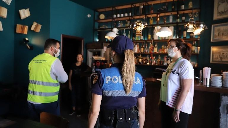 Shoqata e Biznesit kërkesë Ministrisë së Shëndetësisë: Të shtyhet ora policore