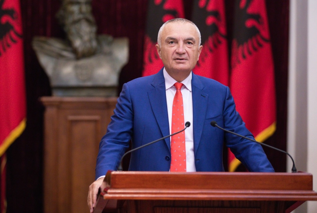 Presidenti Meta uron besimtarët për Kurban Bajramin