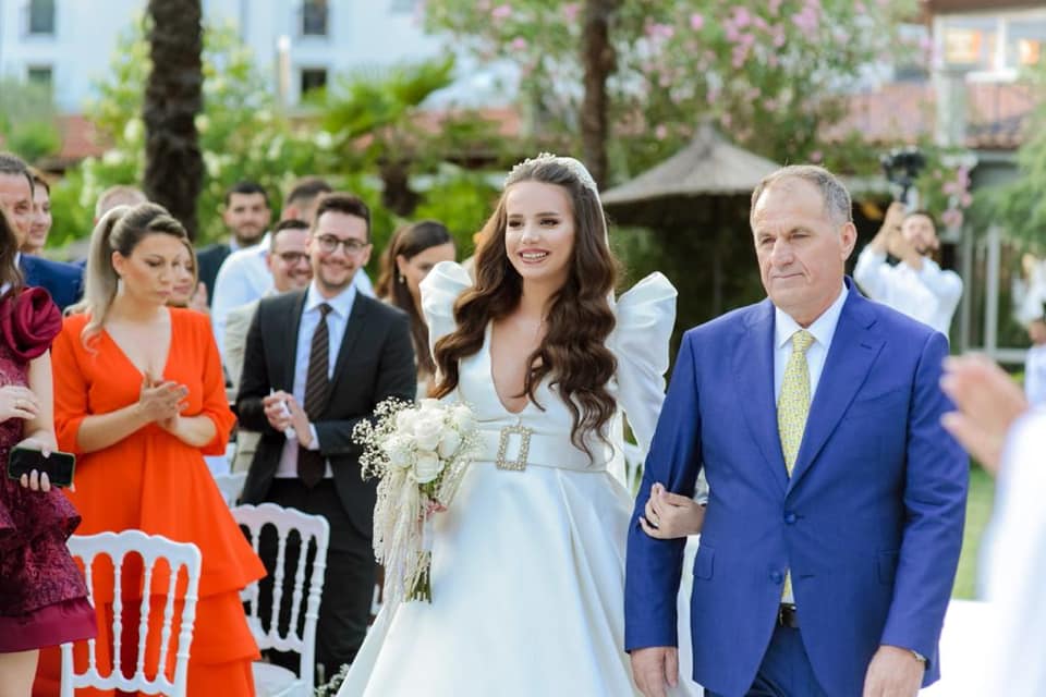 Deputeti i PS marton të bijën: Më bëre të përjetoj të njëjtin emocion si ditën kur erdhe në jetë e të mora në krahë