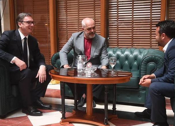 “Hap i madh për të ardhmen”/ Vuçiç publikon foton nga takimi me Ramën e Zaev: Vendet e Ballkanit, më shumë investime