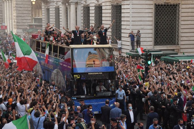 Roma nderon kampionët, e gjithë Italia në këmbë për heronjtë e Wembley