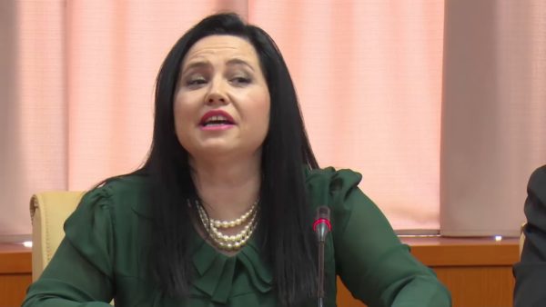 U arrestua për korrupsion, Rovena Voda kërkesë Gjykatës: Të mos qëndroj në arrest shtëpie, nuk jam e rrezikshme