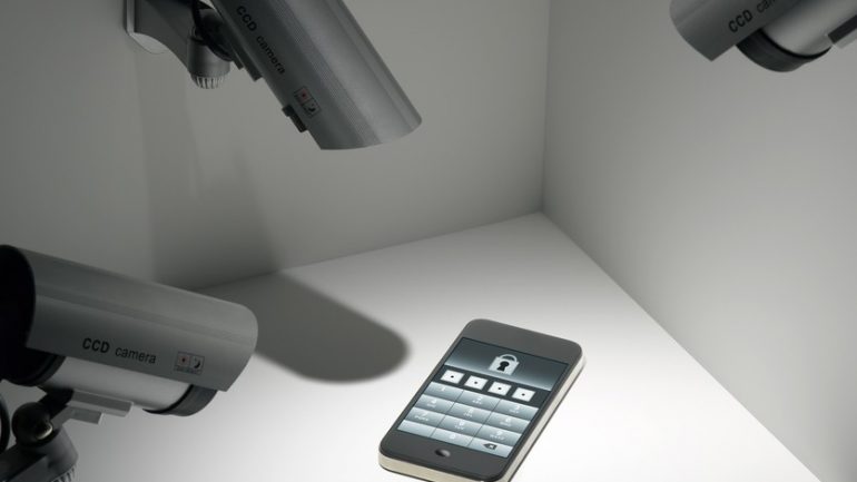 Programi izraelit/ Qeveri të ndryshme kanë spiunuar telefonat e gazetarëve