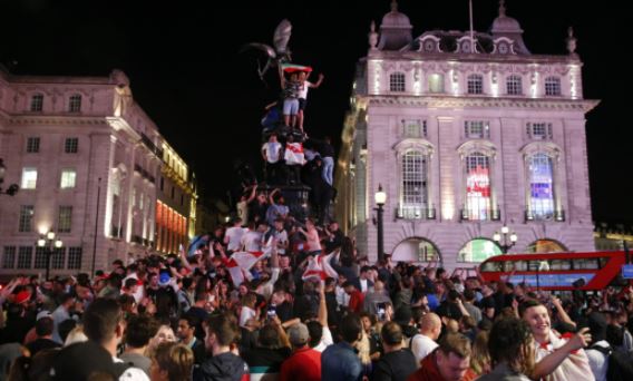 Trazirat pas ndeshjes Angli-Ukrainë, policia arreston 9 tifozë