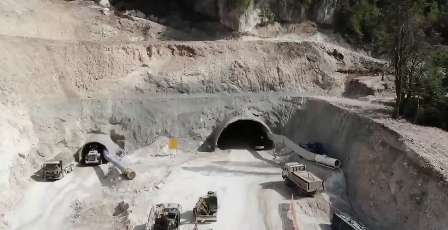 Rama poston pamjet e hapjes së tunelit që do të shkurtojë me 3 orë rrugën nga Tirana në Sarandë