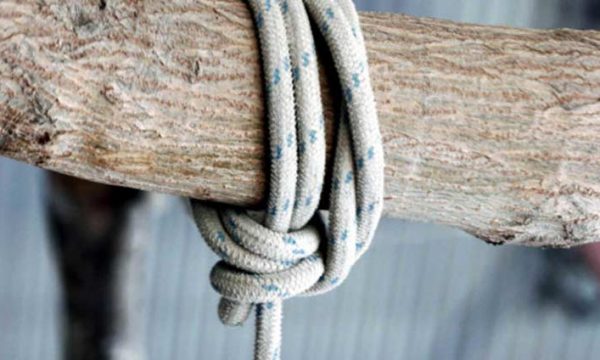 Gjendet i vetëvarur në banesë 55-vjeçari