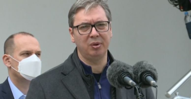 Vuçiç përfshihet në rastin e helmimeve në Deçan: Po presim të kuptojmë se pse dy serbë ishin pranë burimit të ujit