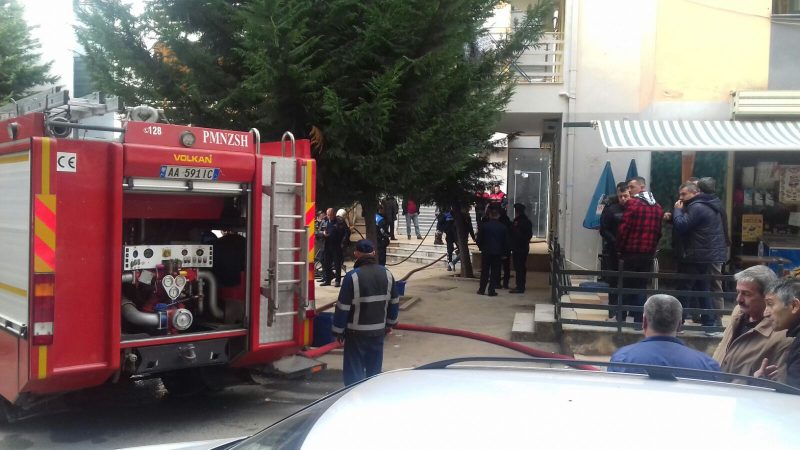 Servisi i makinave përfshihet nga flakët