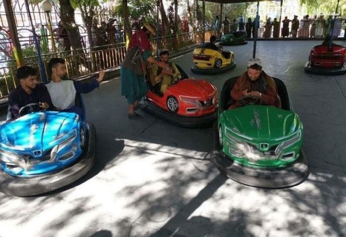 Pasi u argëtuan, talebanët i vënë zjarrin parkut të lojërave