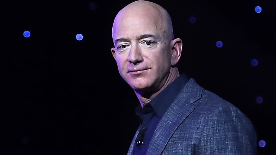 Jeff Bezos zbret nga “froni”, nuk është më personi më i pasur në botë