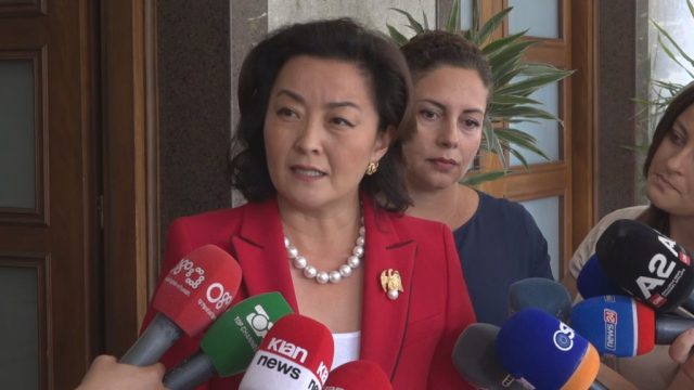 Ambasadorja Kim: Numri i afganëve që do të vijnë në Shqipëri nuk është vendosur ende
