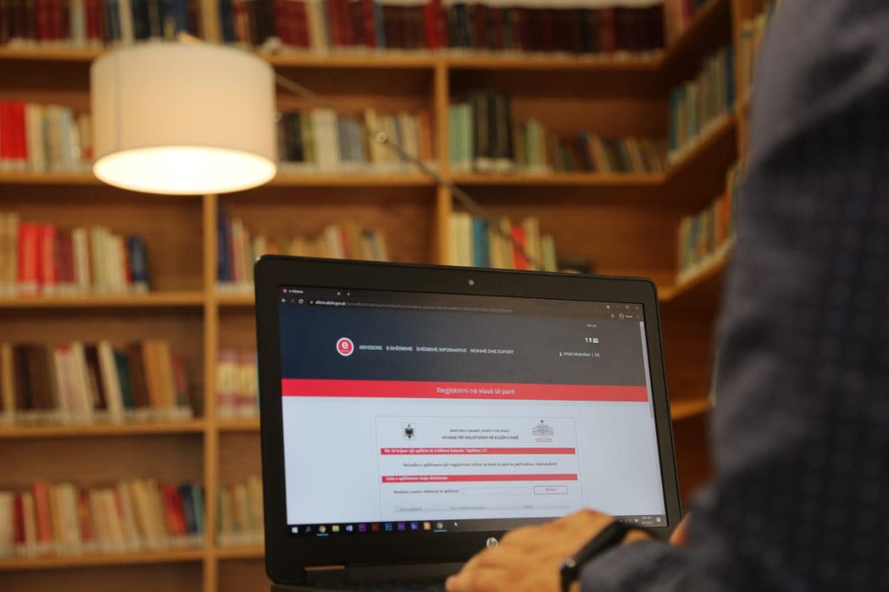 Kushi: Më 15 gusht rihapet regjistrimi online për nxënësit e klasave të para dhe të dhjeta