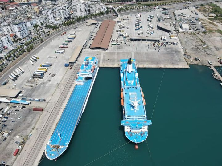 Problem teknik në tragetin e linjës Durrës-Bari, Autoriteti Portual jep njoftimin e rëndësishëm për pasagjerët