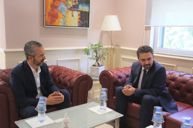 Shqipëria i jep Kosovës borxh kamerat për zgjedhjet lokale