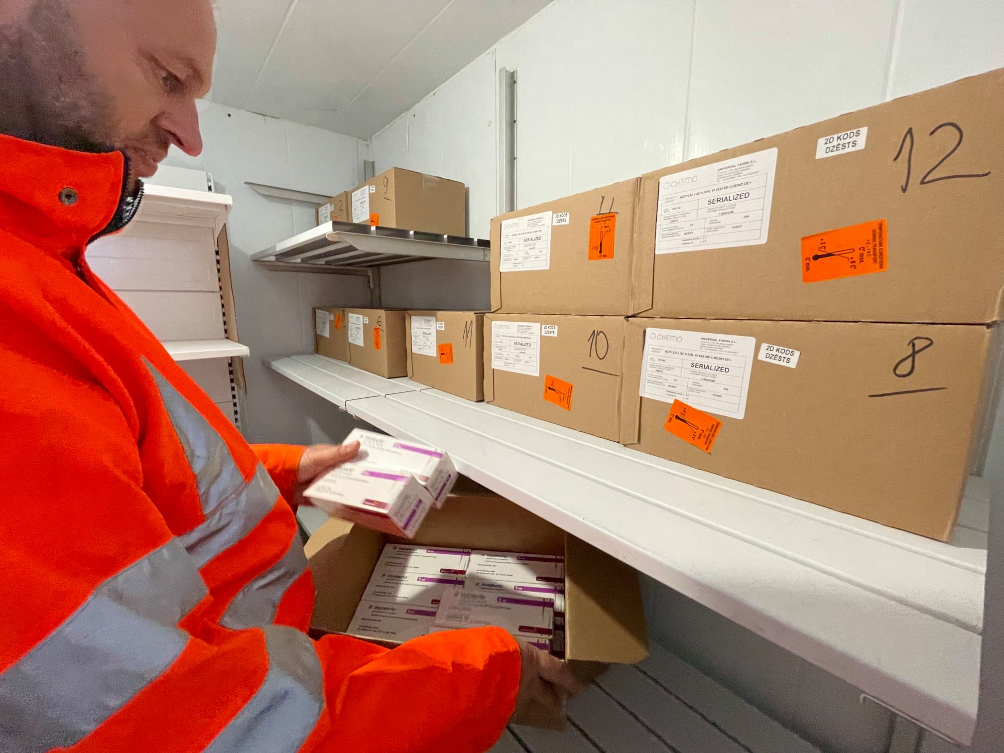 Manastirliu: Mbërrijnë 30,000 doza të vaksinës AstraZeneca, dhuratë nga Letonia