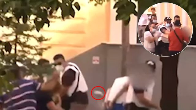 Familjarët e 31-vjeçares sulmojnë vrasësin e të bijës (FOTO)