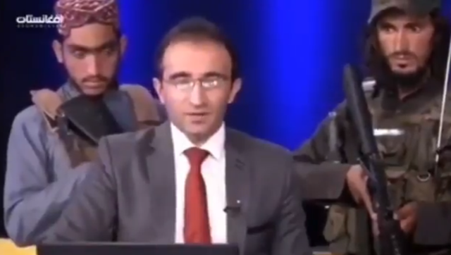 Debatet televizive në Afganistan, drejtuesi rrethohet nga talebanë të armatosur (VIDEO)